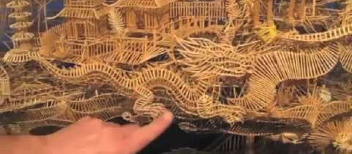 Καλλιτέχνης δημιούργησε τρενάκι από 100.000 οδοντογλυφίδες (φωτό, βίντεο)